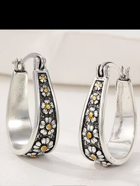 3/$15 SALE! Hoop Earrings With Carved Daisies